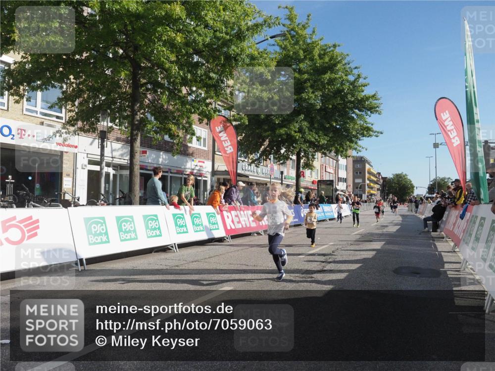 15.09.2024 - PSD Bank Halbmarathon Miley Keyser http://msf.ph/oto/7059063 15.09.2024 10:29:15 Ziel 5, 12, 47, 70, 150, 154, 170, 180, 194, 231, 244, 254, 255, 271, 288, 292, 297 meine-sportfotos.de