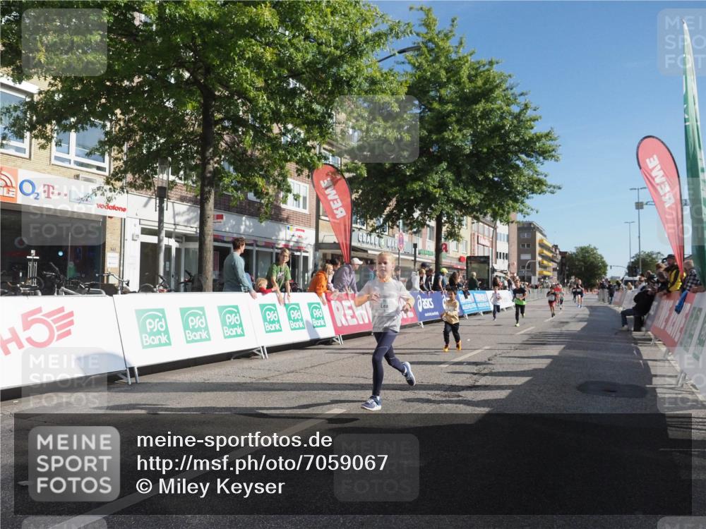 15.09.2024 - PSD Bank Halbmarathon Miley Keyser http://msf.ph/oto/7059067 15.09.2024 10:29:15 Ziel 5, 12, 47, 70, 150, 154, 170, 180, 194, 231, 244, 254, 255, 271, 288, 292, 297 meine-sportfotos.de