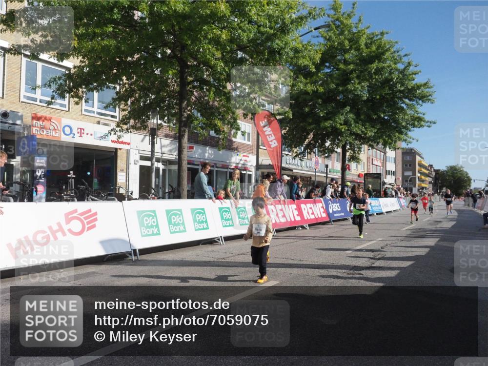 15.09.2024 - PSD Bank Halbmarathon Miley Keyser http://msf.ph/oto/7059075 15.09.2024 10:29:16 Ziel 5, 12, 47, 70, 150, 170, 180, 194, 231, 244, 254, 255, 271, 288, 292, 297 meine-sportfotos.de