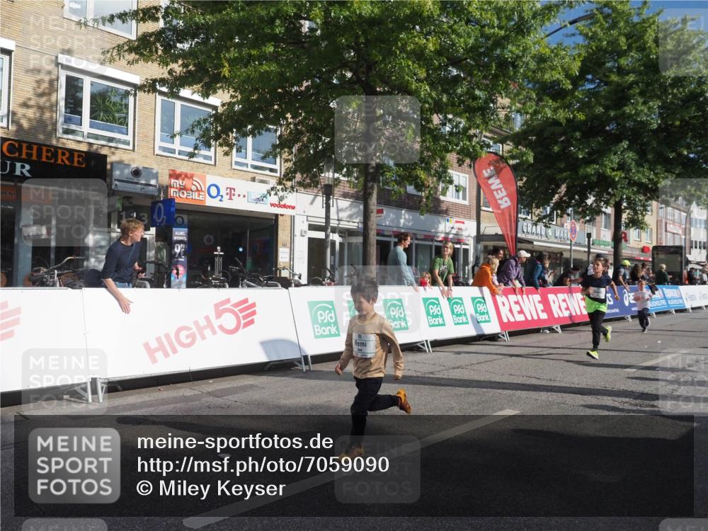 15.09.2024 - PSD Bank Halbmarathon Miley Keyser http://msf.ph/oto/7059090 15.09.2024 10:29:17 Ziel 5, 12, 47, 70, 150, 170, 180, 194, 244, 254, 255, 271, 288, 292, 297 meine-sportfotos.de