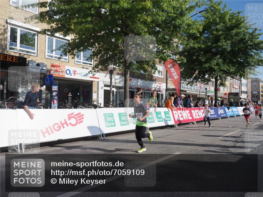 15.09.2024 - PSD Bank Halbmarathon Miley Keyser http://msf.ph/oto/7059109 15.09.2024 10:29:18 Ziel 5, 12, 47, 70, 150, 170, 180, 194, 244, 254, 255, 271, 288, 292, 297 meine-sportfotos.de