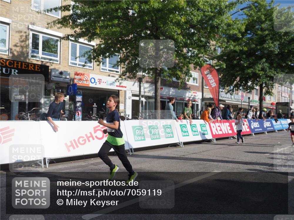 15.09.2024 - PSD Bank Halbmarathon Miley Keyser http://msf.ph/oto/7059119 15.09.2024 10:29:18 Ziel 5, 12, 47, 70, 150, 170, 180, 194, 244, 254, 255, 271, 288, 292, 297 meine-sportfotos.de