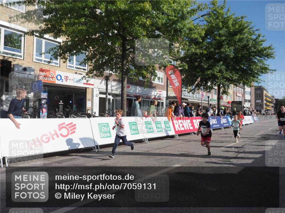 15.09.2024 - PSD Bank Halbmarathon Miley Keyser http://msf.ph/oto/7059131 15.09.2024 10:29:20 Ziel 5, 12, 47, 70, 150, 180, 194, 244, 254, 255, 271, 297 meine-sportfotos.de