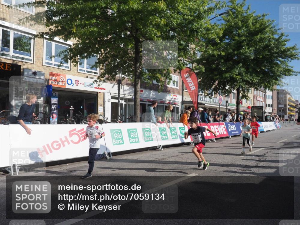 15.09.2024 - PSD Bank Halbmarathon Miley Keyser http://msf.ph/oto/7059134 15.09.2024 10:29:20 Ziel 5, 12, 47, 70, 150, 180, 194, 244, 254, 255, 271, 297 meine-sportfotos.de