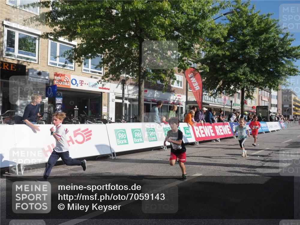 15.09.2024 - PSD Bank Halbmarathon Miley Keyser http://msf.ph/oto/7059143 15.09.2024 10:29:21 Ziel 5, 12, 47, 70, 85, 180, 194, 244, 254, 255, 271, 297 meine-sportfotos.de