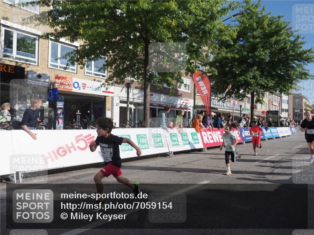 15.09.2024 - PSD Bank Halbmarathon Miley Keyser http://msf.ph/oto/7059154 15.09.2024 10:29:21 Ziel 5, 12, 47, 70, 85, 180, 194, 244, 254, 255, 271, 297 meine-sportfotos.de