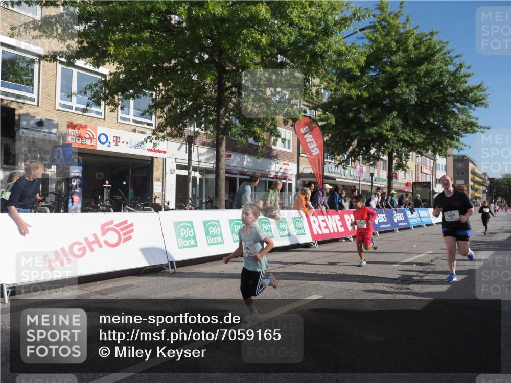 15.09.2024 - PSD Bank Halbmarathon Miley Keyser http://msf.ph/oto/7059165 15.09.2024 10:29:22 Ziel 5, 12, 47, 70, 85, 111, 180, 194, 244, 254, 255, 271 meine-sportfotos.de