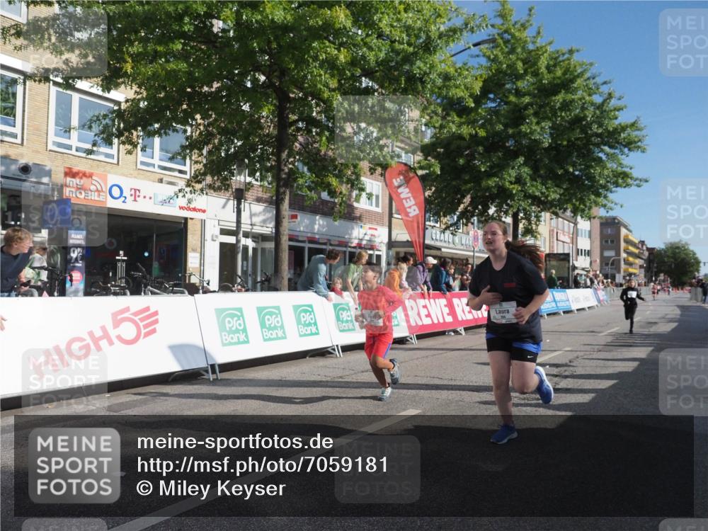15.09.2024 - PSD Bank Halbmarathon Miley Keyser http://msf.ph/oto/7059181 15.09.2024 10:29:22 Ziel 5, 12, 47, 70, 85, 111, 180, 194, 244, 254, 255, 271 meine-sportfotos.de