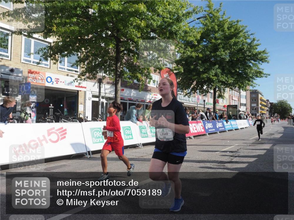 15.09.2024 - PSD Bank Halbmarathon Miley Keyser http://msf.ph/oto/7059189 15.09.2024 10:29:23 Ziel 5, 12, 47, 70, 85, 111, 180, 194, 244, 254, 255, 271 meine-sportfotos.de