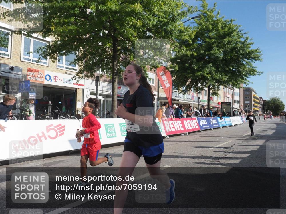 15.09.2024 - PSD Bank Halbmarathon Miley Keyser http://msf.ph/oto/7059194 15.09.2024 10:29:23 Ziel 5, 12, 47, 70, 85, 111, 180, 194, 244, 254, 255, 271 meine-sportfotos.de