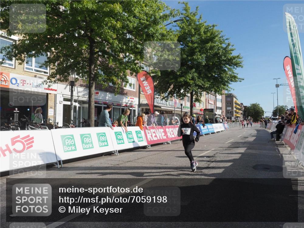 15.09.2024 - PSD Bank Halbmarathon Miley Keyser http://msf.ph/oto/7059198 15.09.2024 10:29:25 Ziel 5, 12, 47, 70, 85, 111, 120, 180, 194, 244, 254, 255, 271 meine-sportfotos.de