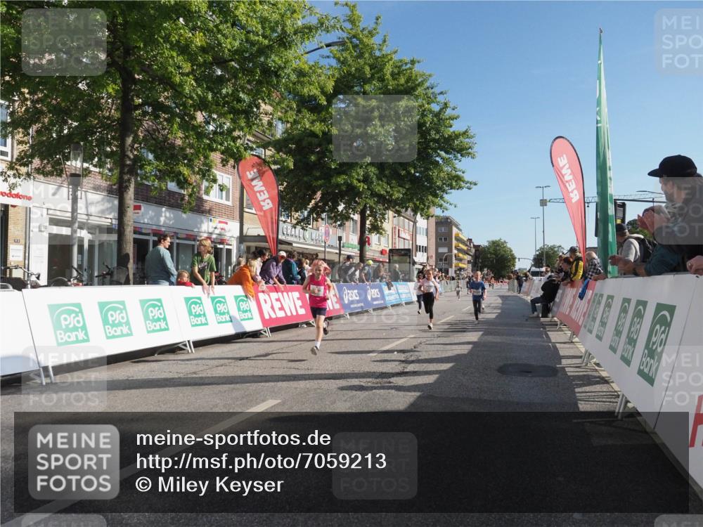 15.09.2024 - PSD Bank Halbmarathon Miley Keyser http://msf.ph/oto/7059213 15.09.2024 10:29:33 Ziel 46, 60, 74, 80, 85, 111, 112, 120, 194, 254, 255 meine-sportfotos.de