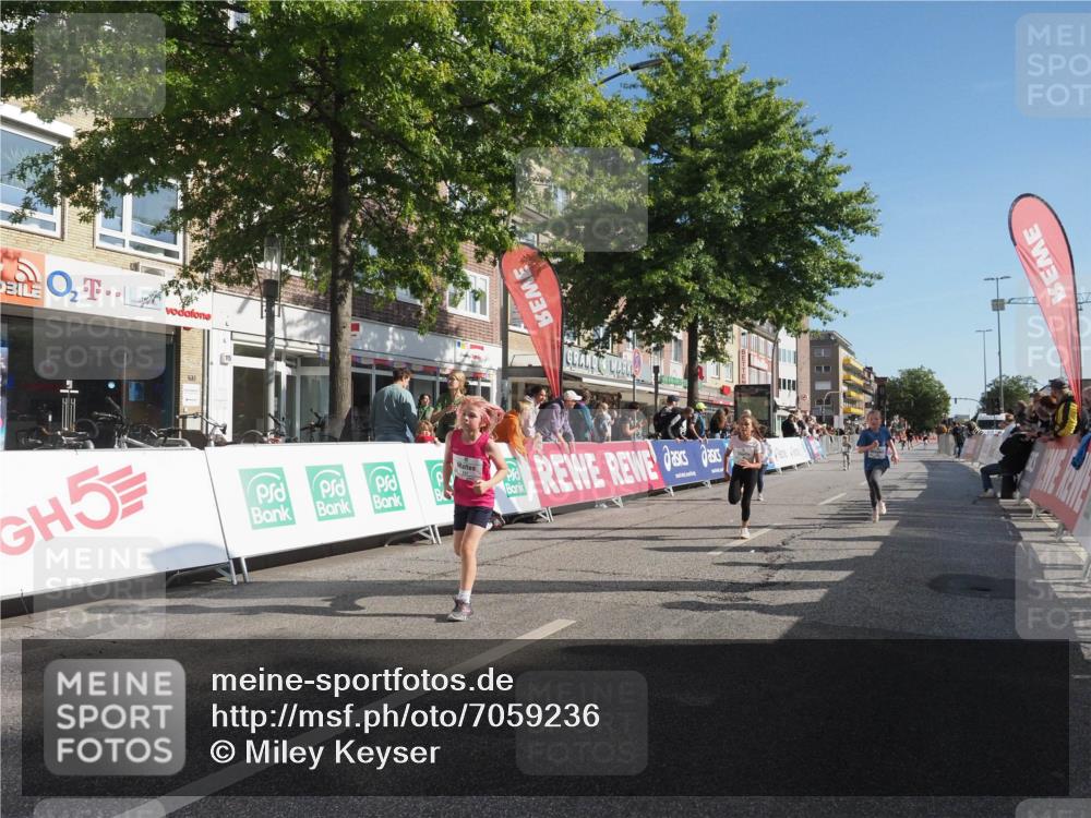 15.09.2024 - PSD Bank Halbmarathon Miley Keyser http://msf.ph/oto/7059236 15.09.2024 10:29:34 Ziel 46, 60, 74, 80, 85, 111, 112, 120, 194, 255 meine-sportfotos.de