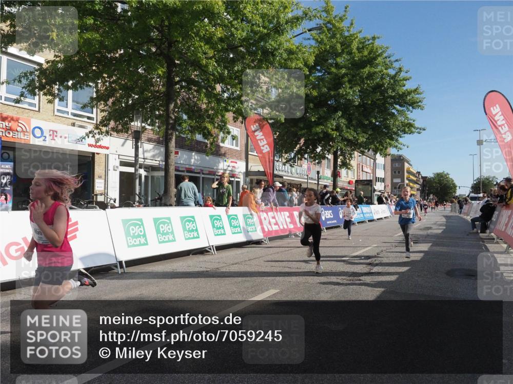 15.09.2024 - PSD Bank Halbmarathon Miley Keyser http://msf.ph/oto/7059245 15.09.2024 10:29:34 Ziel 46, 60, 74, 80, 85, 111, 112, 120, 194, 255 meine-sportfotos.de