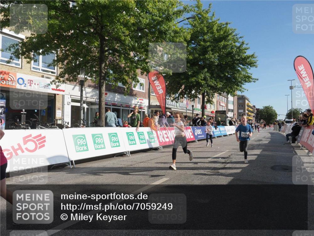 15.09.2024 - PSD Bank Halbmarathon Miley Keyser http://msf.ph/oto/7059249 15.09.2024 10:29:35 Ziel 15, 46, 60, 74, 80, 85, 111, 112, 120, 194 meine-sportfotos.de