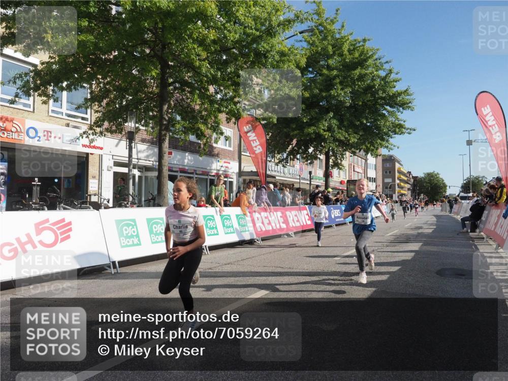 15.09.2024 - PSD Bank Halbmarathon Miley Keyser http://msf.ph/oto/7059264 15.09.2024 10:29:35 Ziel 15, 46, 60, 74, 80, 85, 111, 112, 120, 194 meine-sportfotos.de