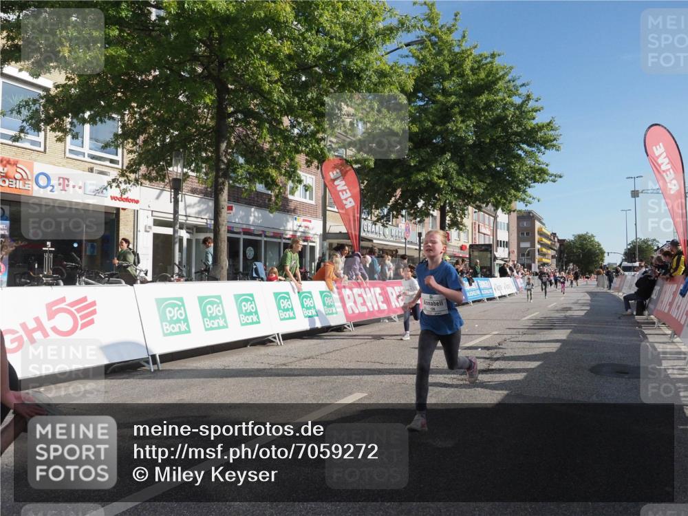 15.09.2024 - PSD Bank Halbmarathon Miley Keyser http://msf.ph/oto/7059272 15.09.2024 10:29:35 Ziel 15, 46, 60, 74, 80, 85, 111, 112, 120, 194 meine-sportfotos.de