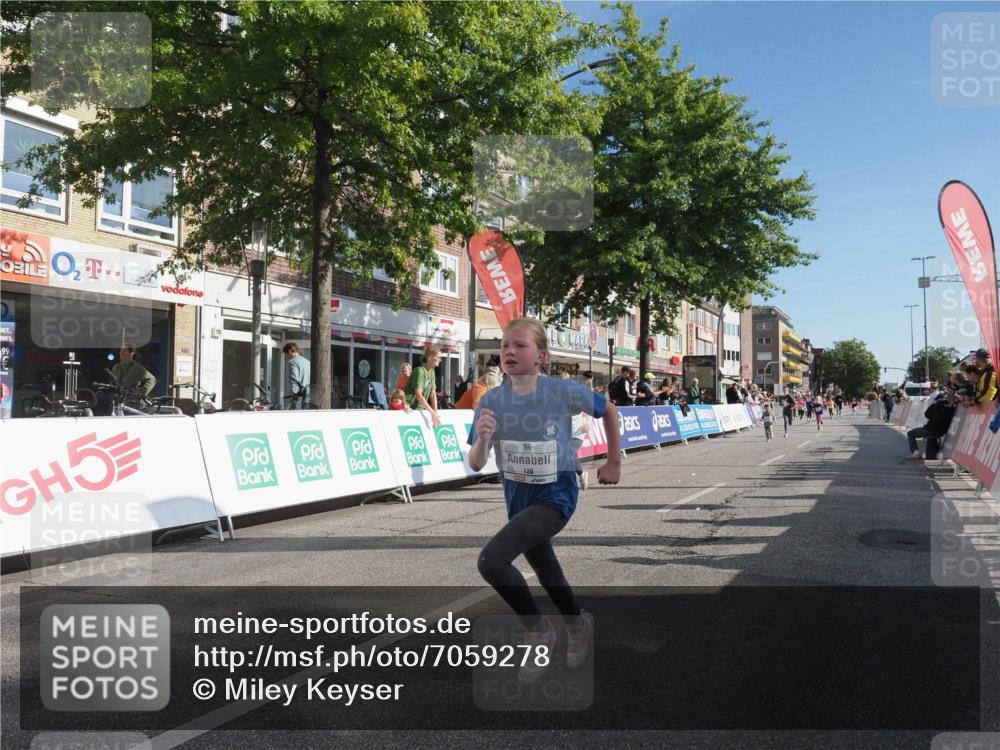 15.09.2024 - PSD Bank Halbmarathon Miley Keyser http://msf.ph/oto/7059278 15.09.2024 10:29:36 Ziel 15, 46, 60, 74, 80, 85, 111, 112, 120, 194 meine-sportfotos.de