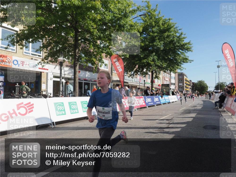 15.09.2024 - PSD Bank Halbmarathon Miley Keyser http://msf.ph/oto/7059282 15.09.2024 10:29:36 Ziel 15, 46, 60, 74, 80, 85, 111, 112, 120, 194 meine-sportfotos.de