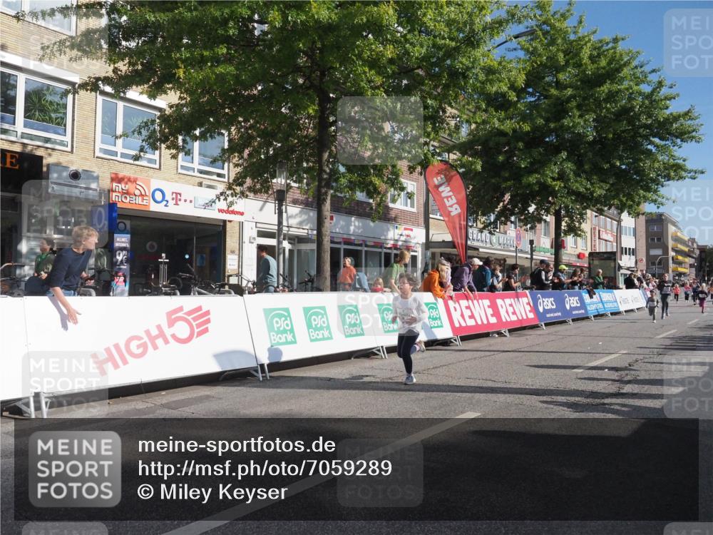 15.09.2024 - PSD Bank Halbmarathon Miley Keyser http://msf.ph/oto/7059289 15.09.2024 10:29:36 Ziel 15, 46, 60, 74, 80, 85, 111, 112, 120, 194 meine-sportfotos.de