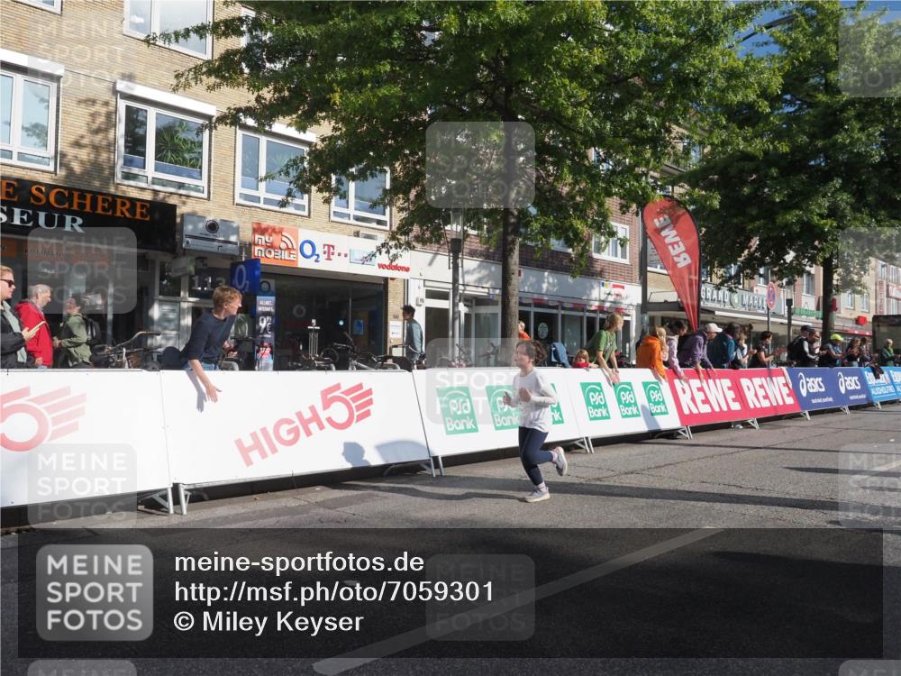 15.09.2024 - PSD Bank Halbmarathon Miley Keyser http://msf.ph/oto/7059301 15.09.2024 10:29:37 Ziel 15, 46, 60, 74, 80, 85, 111, 112, 120, 164 meine-sportfotos.de