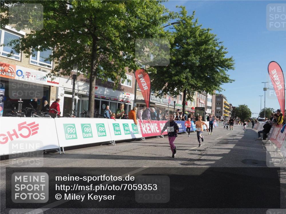 15.09.2024 - PSD Bank Halbmarathon Miley Keyser http://msf.ph/oto/7059353 15.09.2024 10:29:43 Ziel 15, 46, 60, 74, 80, 85, 111, 112, 120, 164, 168, 171, 185, 225, 246, 286 meine-sportfotos.de