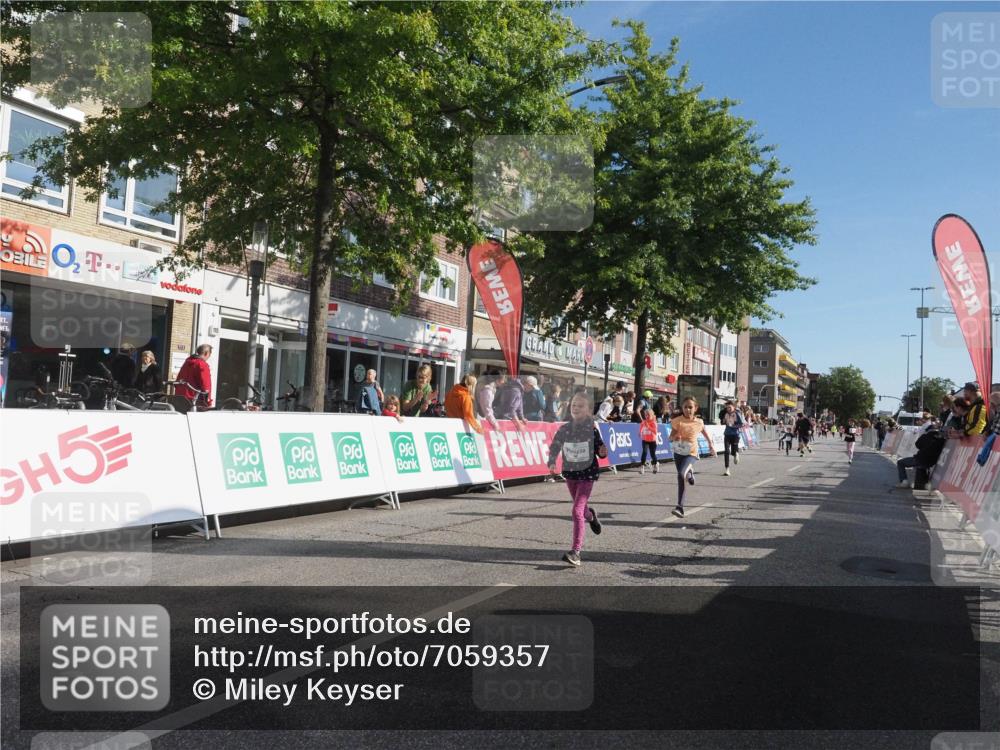 15.09.2024 - PSD Bank Halbmarathon Miley Keyser http://msf.ph/oto/7059357 15.09.2024 10:29:43 Ziel 15, 46, 60, 74, 80, 85, 111, 112, 120, 164, 168, 171, 185, 225, 246, 286 meine-sportfotos.de