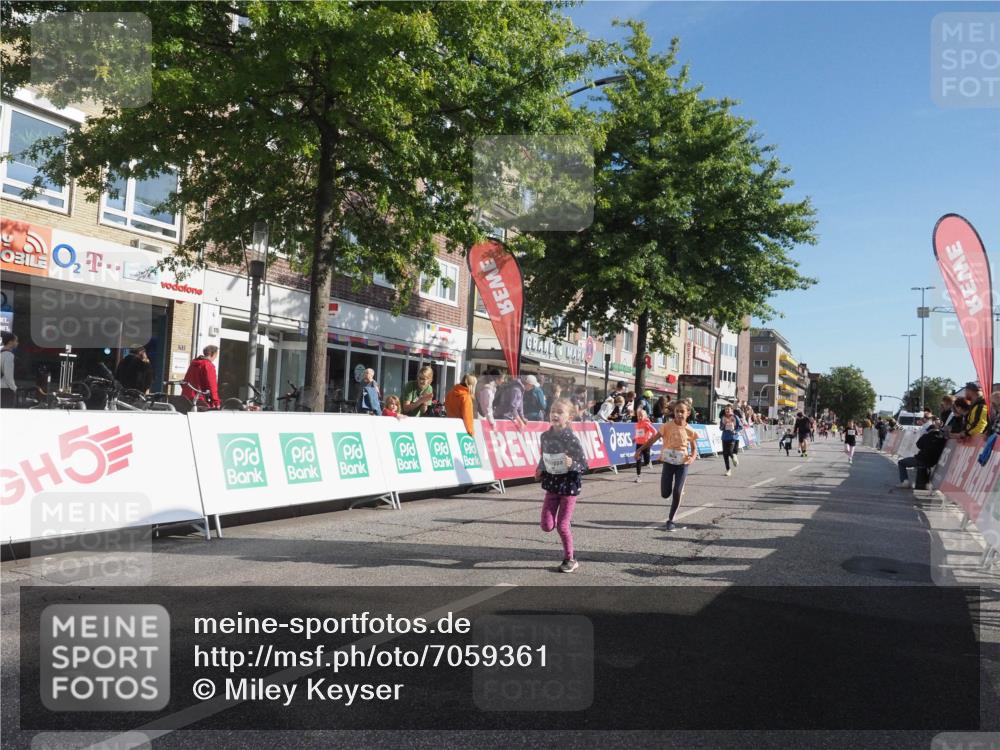 15.09.2024 - PSD Bank Halbmarathon Miley Keyser http://msf.ph/oto/7059361 15.09.2024 10:29:43 Ziel 15, 46, 60, 74, 80, 85, 111, 112, 120, 164, 168, 171, 185, 225, 246, 286 meine-sportfotos.de