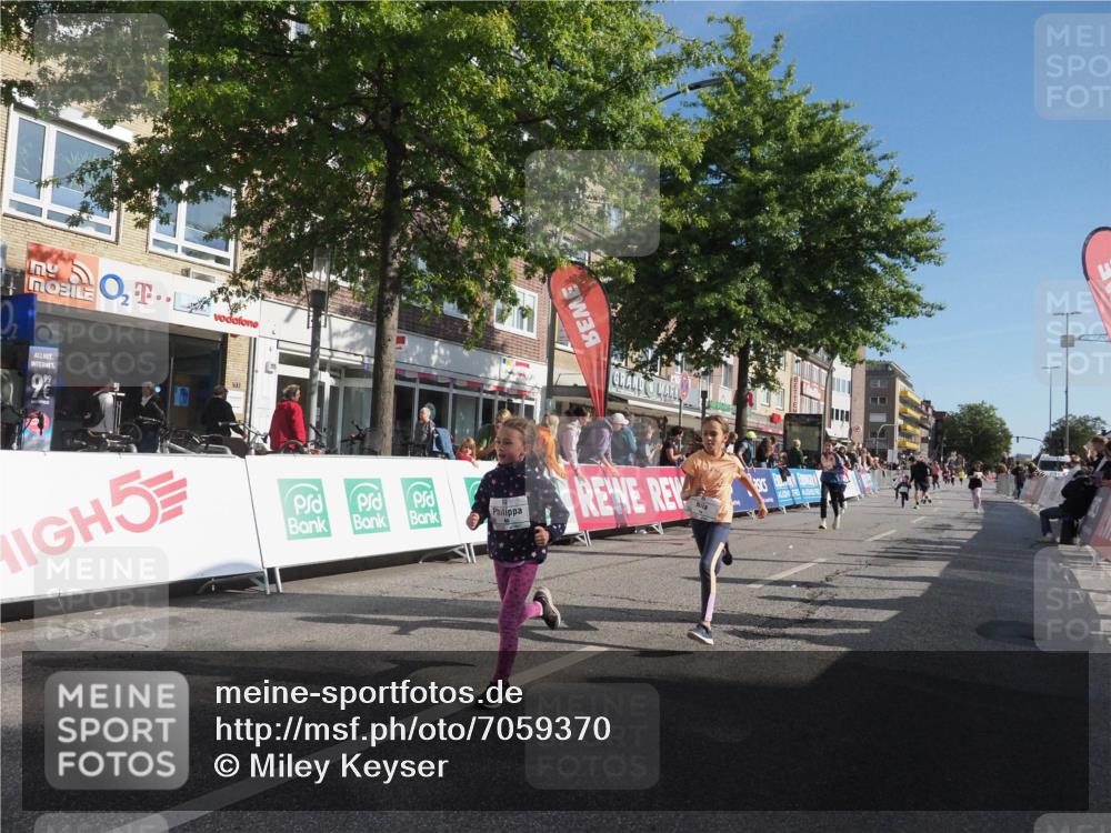 15.09.2024 - PSD Bank Halbmarathon Miley Keyser http://msf.ph/oto/7059370 15.09.2024 10:29:44 Ziel 15, 46, 60, 63, 74, 80, 111, 112, 120, 164, 168, 171, 185, 225, 246, 286 meine-sportfotos.de