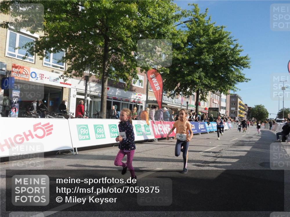 15.09.2024 - PSD Bank Halbmarathon Miley Keyser http://msf.ph/oto/7059375 15.09.2024 10:29:44 Ziel 15, 46, 60, 63, 74, 80, 111, 112, 120, 164, 168, 171, 185, 225, 246, 286 meine-sportfotos.de