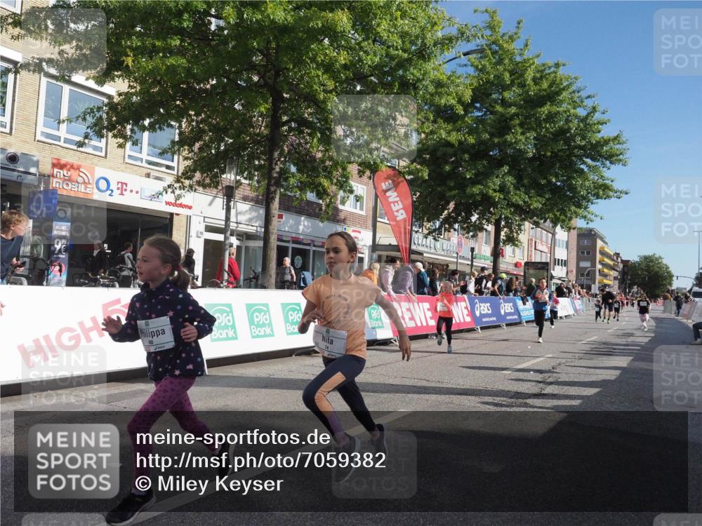 15.09.2024 - PSD Bank Halbmarathon Miley Keyser http://msf.ph/oto/7059382 15.09.2024 10:29:44 Ziel 15, 46, 60, 63, 74, 80, 111, 112, 120, 164, 168, 171, 185, 225, 246, 286 meine-sportfotos.de