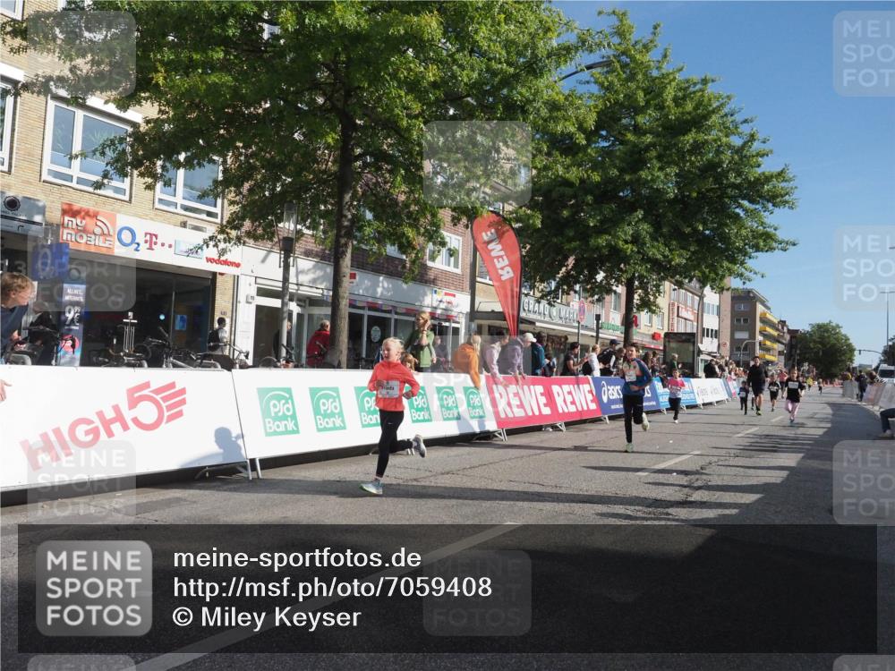 15.09.2024 - PSD Bank Halbmarathon Miley Keyser http://msf.ph/oto/7059408 15.09.2024 10:29:45 Ziel 15, 46, 60, 63, 74, 80, 112, 120, 164, 168, 171, 185, 225, 246, 286 meine-sportfotos.de