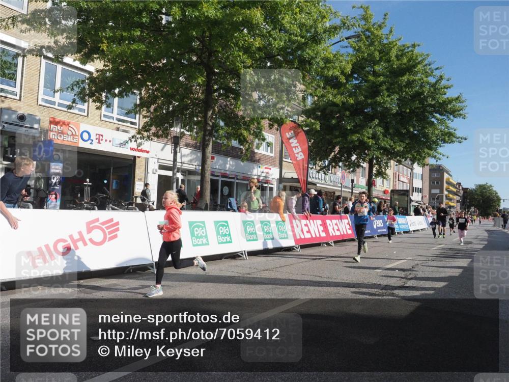 15.09.2024 - PSD Bank Halbmarathon Miley Keyser http://msf.ph/oto/7059412 15.09.2024 10:29:46 Ziel 3, 15, 46, 60, 63, 74, 80, 112, 120, 164, 168, 171, 185, 225, 246, 286 meine-sportfotos.de