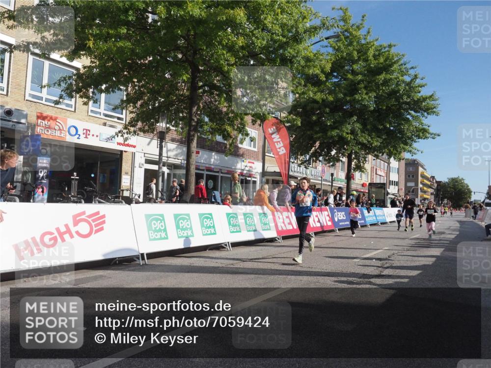 15.09.2024 - PSD Bank Halbmarathon Miley Keyser http://msf.ph/oto/7059424 15.09.2024 10:29:46 Ziel 3, 15, 46, 60, 63, 74, 80, 112, 120, 164, 168, 171, 185, 225, 246, 286 meine-sportfotos.de