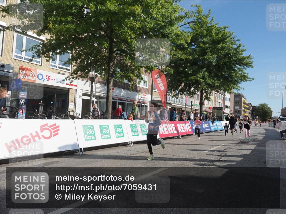 15.09.2024 - PSD Bank Halbmarathon Miley Keyser http://msf.ph/oto/7059431 15.09.2024 10:29:47 Ziel 3, 15, 46, 60, 63, 74, 80, 112, 164, 168, 171, 185, 225, 246, 286 meine-sportfotos.de