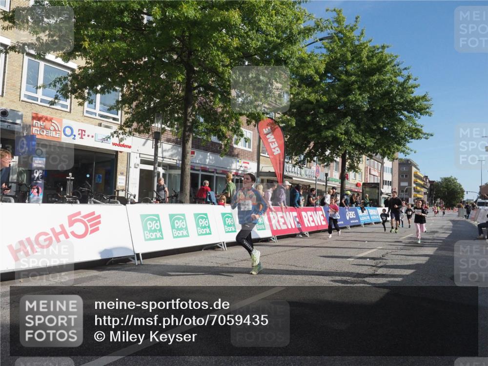 15.09.2024 - PSD Bank Halbmarathon Miley Keyser http://msf.ph/oto/7059435 15.09.2024 10:29:47 Ziel 3, 15, 46, 60, 63, 74, 80, 112, 164, 168, 171, 185, 225, 246, 286 meine-sportfotos.de