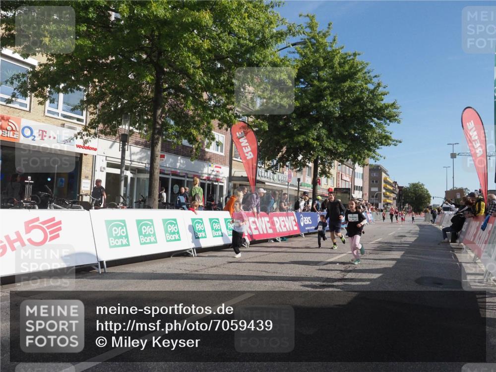 15.09.2024 - PSD Bank Halbmarathon Miley Keyser http://msf.ph/oto/7059439 15.09.2024 10:29:49 Ziel 3, 15, 46, 60, 63, 74, 80, 112, 164, 168, 171, 185, 218, 225, 246, 286 meine-sportfotos.de