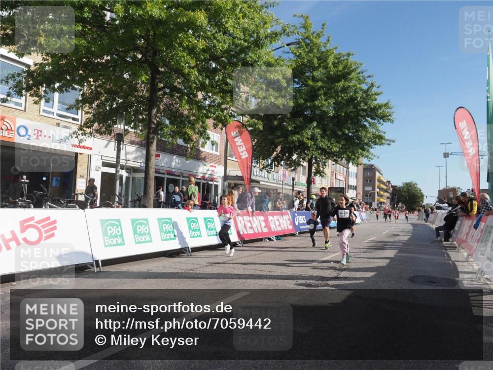15.09.2024 - PSD Bank Halbmarathon Miley Keyser http://msf.ph/oto/7059442 15.09.2024 10:29:49 Ziel 3, 15, 46, 60, 63, 74, 80, 112, 164, 168, 171, 185, 218, 225, 246, 286 meine-sportfotos.de