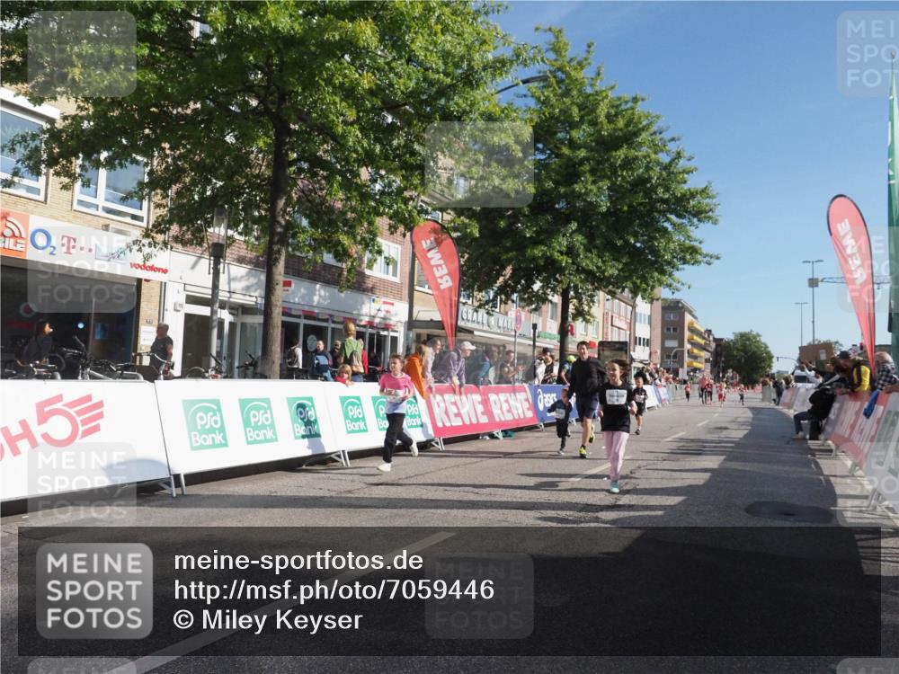 15.09.2024 - PSD Bank Halbmarathon Miley Keyser http://msf.ph/oto/7059446 15.09.2024 10:29:49 Ziel 3, 15, 46, 60, 63, 74, 80, 112, 164, 168, 171, 185, 218, 225, 246, 286 meine-sportfotos.de
