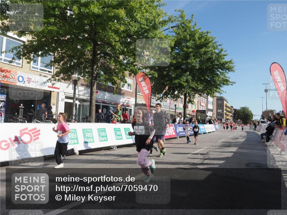15.09.2024 - PSD Bank Halbmarathon Miley Keyser http://msf.ph/oto/7059470 15.09.2024 10:29:50 Ziel 3, 15, 46, 60, 63, 74, 80, 112, 127, 164, 168, 171, 185, 218, 225, 246, 286 meine-sportfotos.de