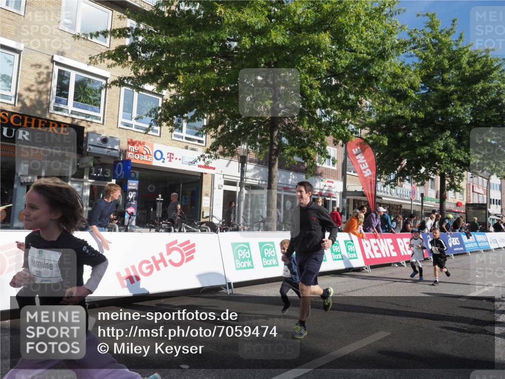 15.09.2024 - PSD Bank Halbmarathon Miley Keyser http://msf.ph/oto/7059474 15.09.2024 10:29:51 Ziel 3, 15, 46, 60, 63, 74, 80, 127, 156, 164, 168, 171, 185, 218, 225, 246, 264, 286 meine-sportfotos.de