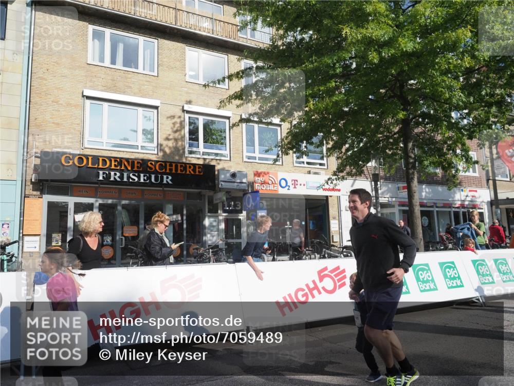 15.09.2024 - PSD Bank Halbmarathon Miley Keyser http://msf.ph/oto/7059489 15.09.2024 10:29:51 Ziel 3, 15, 46, 60, 63, 74, 80, 127, 156, 164, 168, 171, 185, 218, 225, 246, 264, 286 meine-sportfotos.de