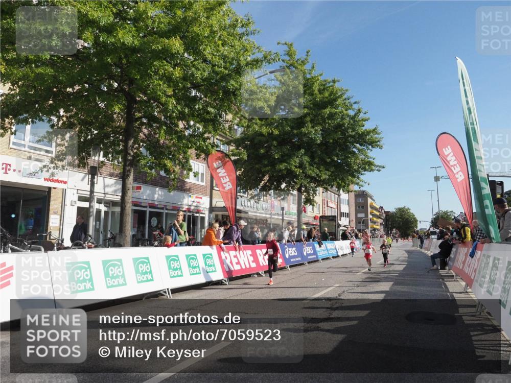 15.09.2024 - PSD Bank Halbmarathon Miley Keyser http://msf.ph/oto/7059523 15.09.2024 10:29:54 Ziel 3, 15, 60, 63, 127, 156, 164, 168, 171, 185, 218, 225, 246, 264, 286 meine-sportfotos.de