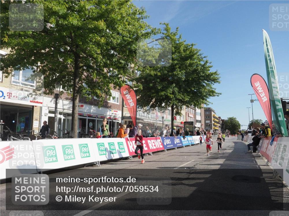 15.09.2024 - PSD Bank Halbmarathon Miley Keyser http://msf.ph/oto/7059534 15.09.2024 10:29:54 Ziel 3, 15, 60, 63, 127, 156, 164, 168, 171, 185, 218, 225, 246, 264, 286 meine-sportfotos.de