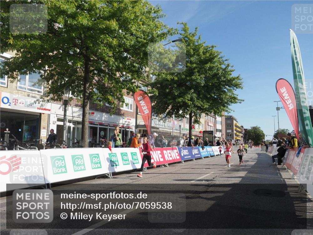 15.09.2024 - PSD Bank Halbmarathon Miley Keyser http://msf.ph/oto/7059538 15.09.2024 10:29:54 Ziel 3, 15, 60, 63, 127, 156, 164, 168, 171, 185, 218, 225, 246, 264, 286 meine-sportfotos.de