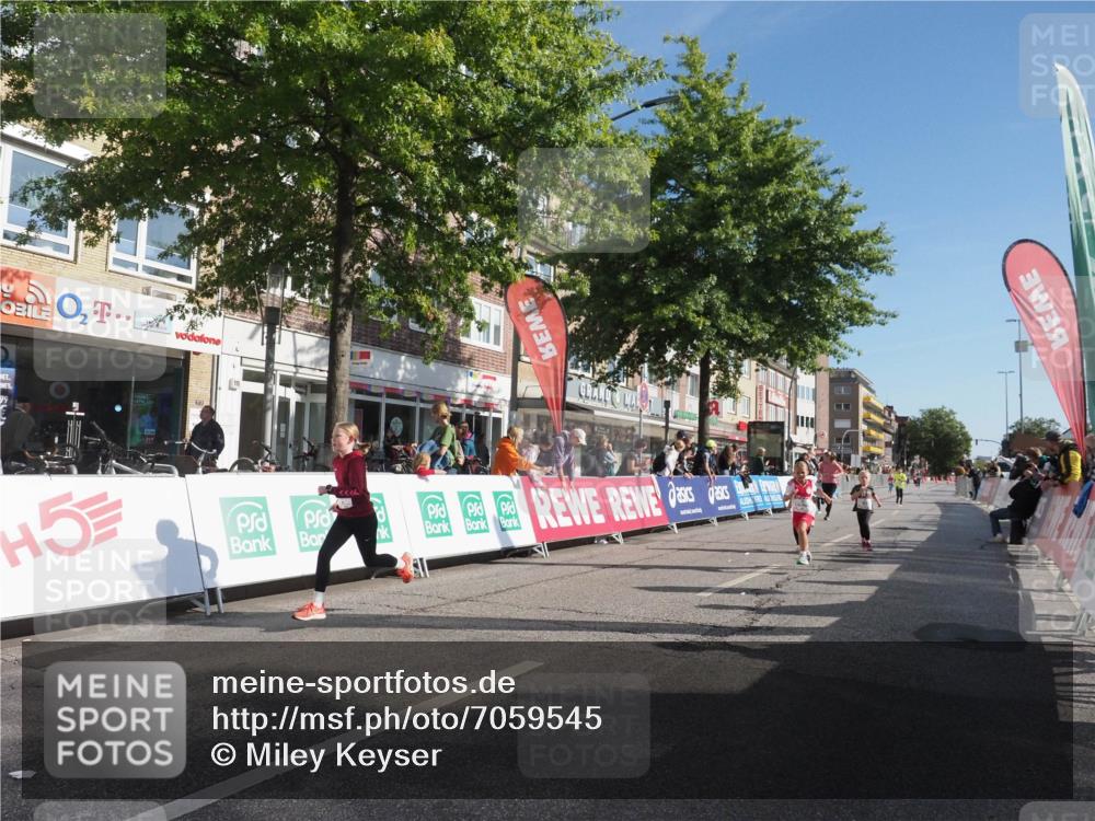 15.09.2024 - PSD Bank Halbmarathon Miley Keyser http://msf.ph/oto/7059545 15.09.2024 10:29:55 Ziel 3, 15, 60, 63, 127, 156, 164, 168, 171, 185, 218, 225, 246, 252, 264, 286 meine-sportfotos.de
