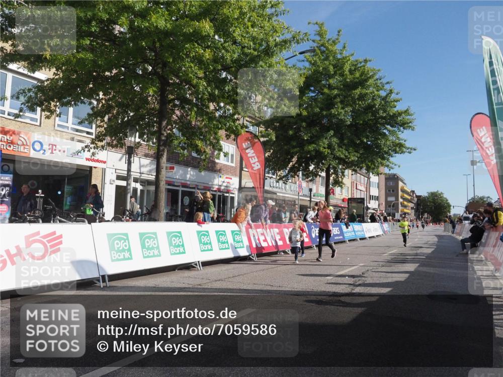 15.09.2024 - PSD Bank Halbmarathon Miley Keyser http://msf.ph/oto/7059586 15.09.2024 10:29:59 Ziel 3, 63, 97, 127, 156, 164, 168, 171, 185, 218, 225, 246, 252, 264, 281, 286, 289, 306 meine-sportfotos.de