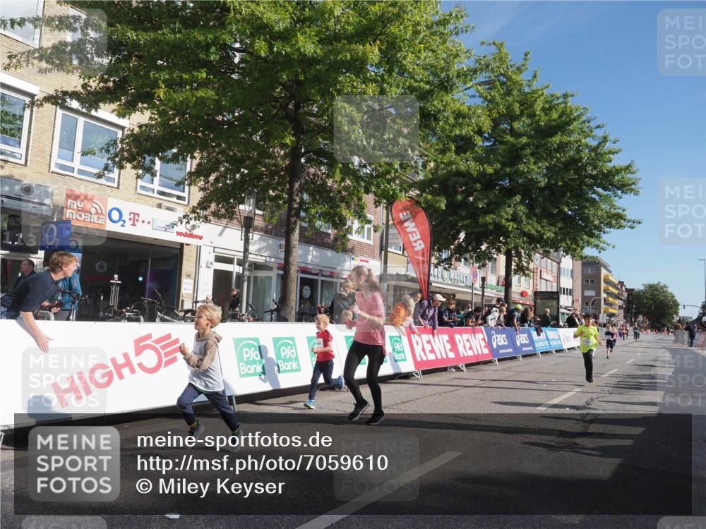 15.09.2024 - PSD Bank Halbmarathon Miley Keyser http://msf.ph/oto/7059610 15.09.2024 10:30:01 Ziel 3, 63, 97, 127, 129, 156, 168, 171, 185, 218, 225, 246, 252, 264, 281, 286, 289, 306 meine-sportfotos.de