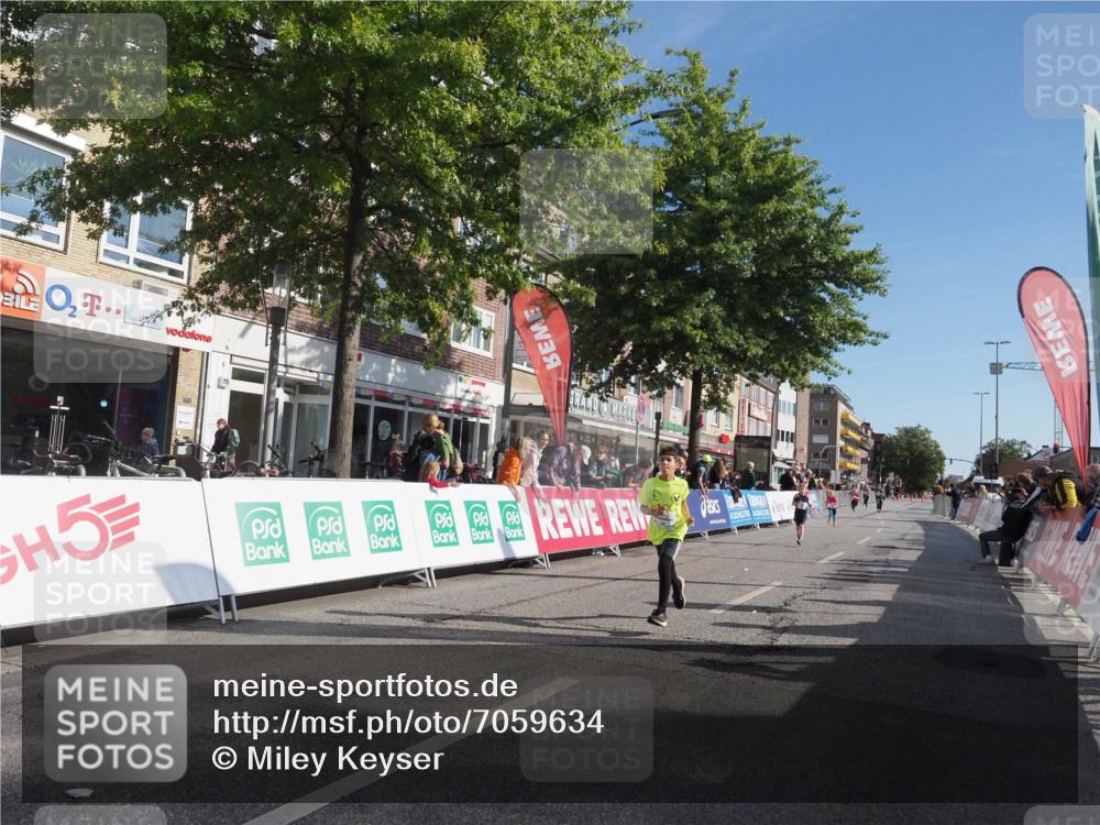 15.09.2024 - PSD Bank Halbmarathon Miley Keyser http://msf.ph/oto/7059634 15.09.2024 10:30:02 Ziel 3, 32, 63, 97, 127, 129, 156, 171, 185, 218, 225, 246, 252, 264, 281, 286, 289, 306 meine-sportfotos.de