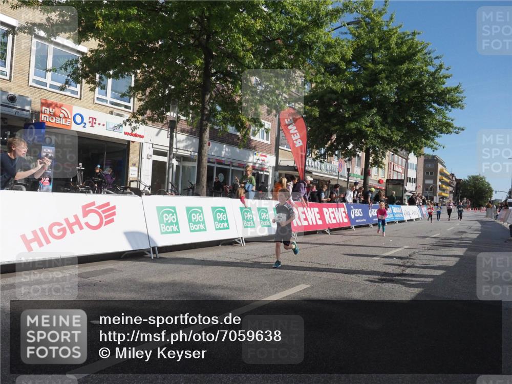 15.09.2024 - PSD Bank Halbmarathon Miley Keyser http://msf.ph/oto/7059638 15.09.2024 10:30:06 Ziel 3, 32, 63, 97, 127, 129, 156, 218, 252, 264, 281, 289, 306 meine-sportfotos.de